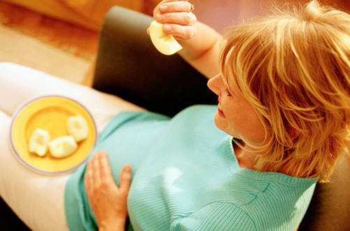 怀孕前三个月肚子疼正常吗?